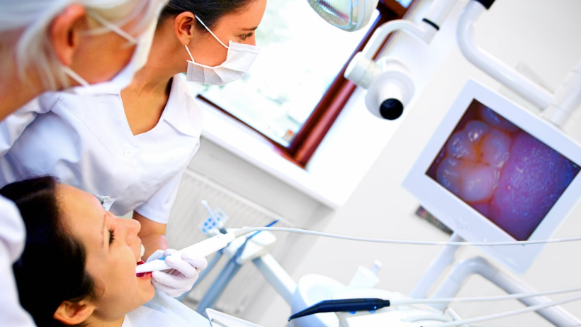 التقدم في طب الأسنان التجميلي: دليل شامل